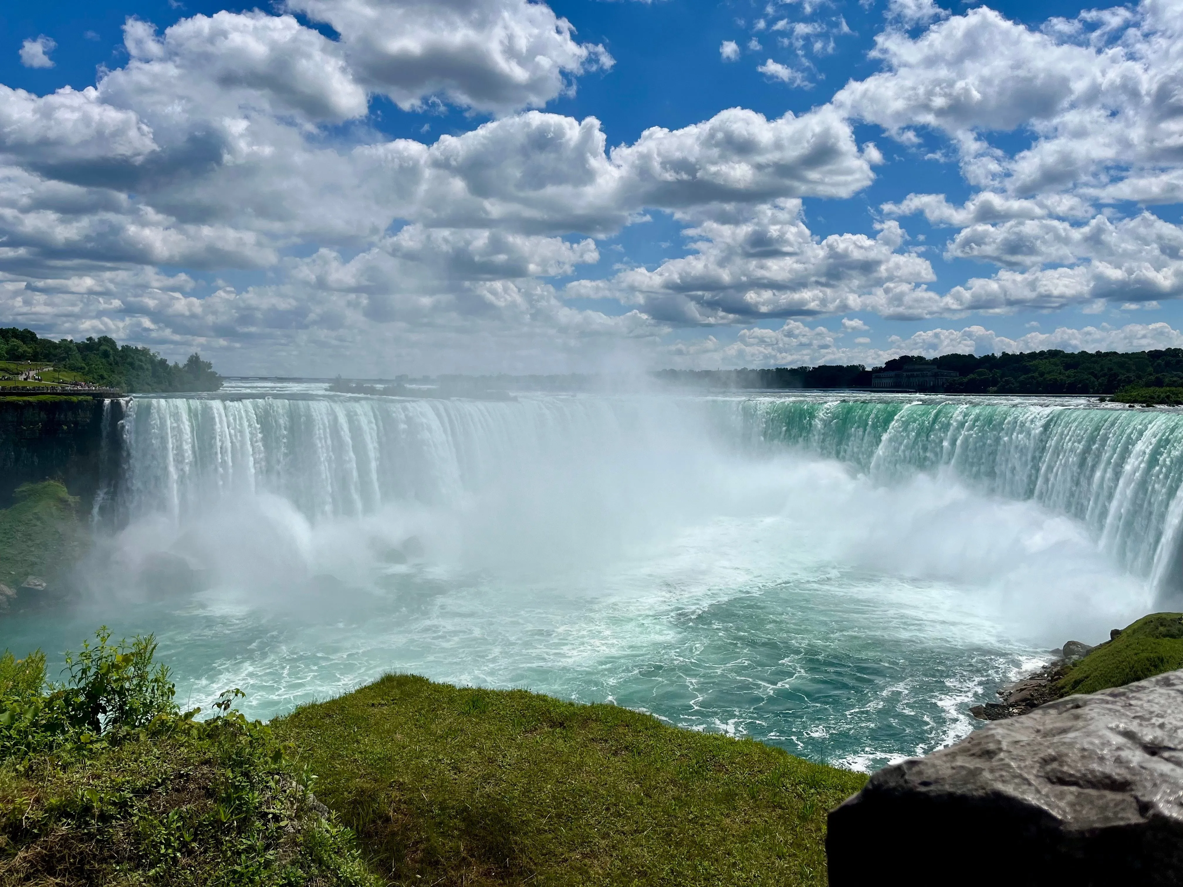 Ảnh gốc thác Niagara chưa chỉnh sửa, dùng làm ví dụ để thể hiện khả năng biến đổi nghệ thuật của Photoleap