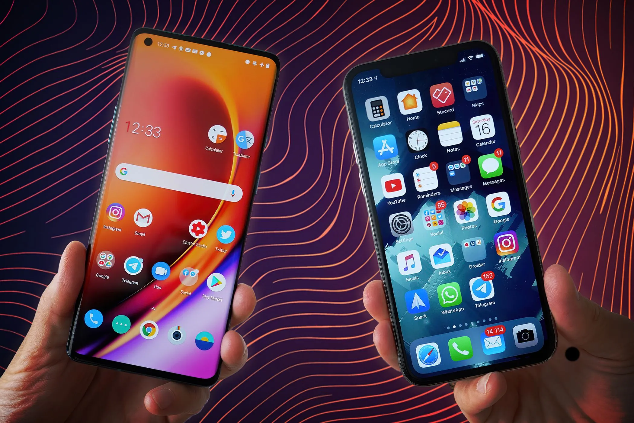 Ảnh mô tả hai bàn tay cầm iPhone và smartphone Android cạnh nhau, hiển thị màn hình chính khác nhau