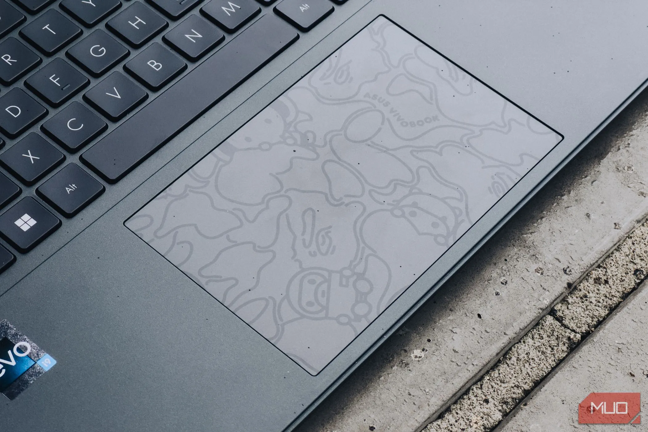 Bàn di chuột haptic (trackpad) trên laptop ASUS Vivobook S 15 OLED