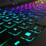 Bàn phím có đèn nền hiển thị các phím tắt Windows 11