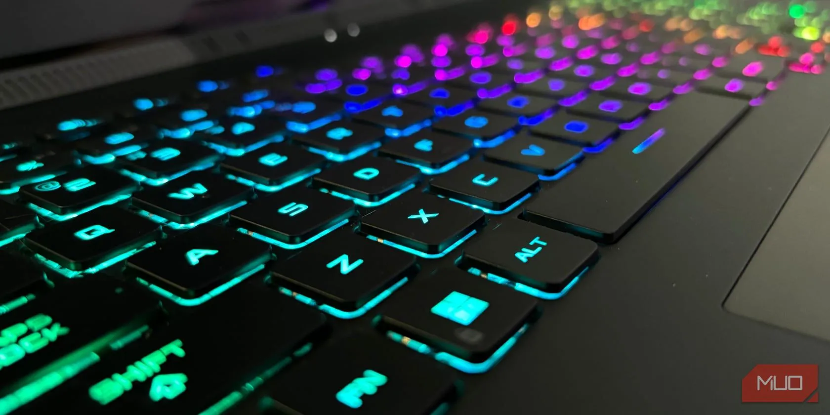 Bàn phím có đèn nền hiển thị các phím tắt Windows 11