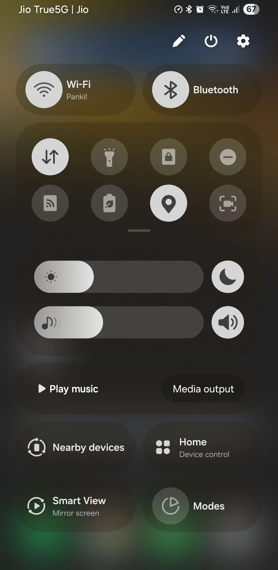 Bảng cài đặt nhanh mặc định của One UI 7 trên điện thoại Samsung