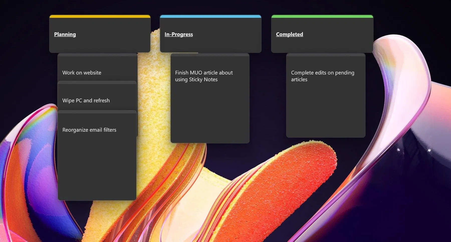 Bảng Kanban tạm thời được tạo từ các ghi chú Sticky Notes trên màn hình desktop Windows
