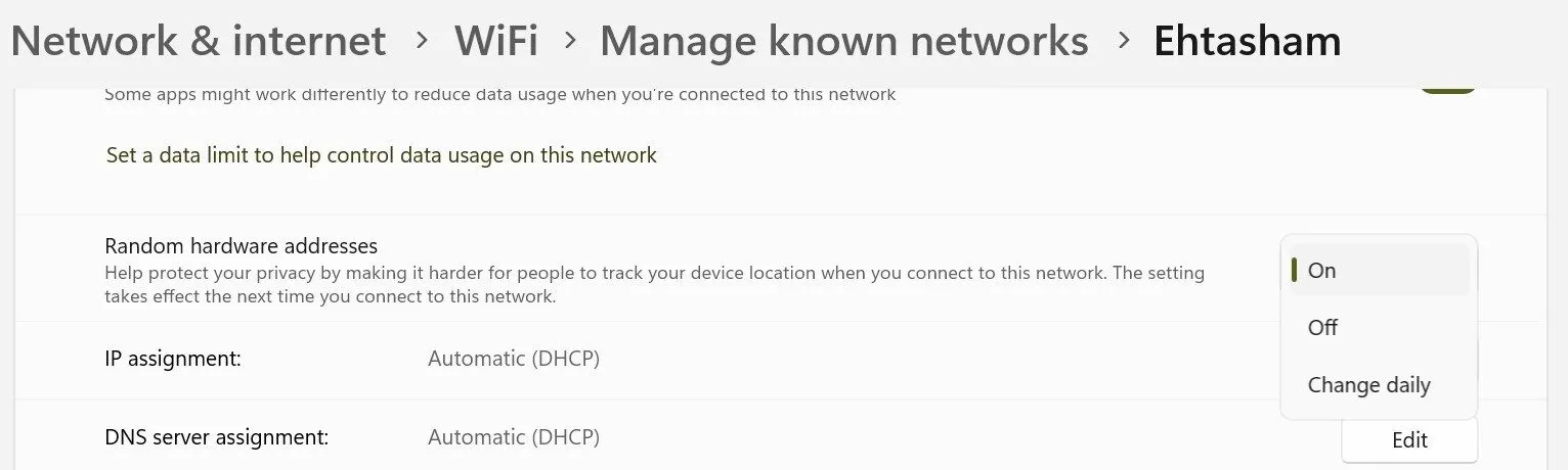 Bật tính năng địa chỉ phần cứng ngẫu nhiên cho một mạng Wi-Fi cụ thể trong cài đặt Windows.