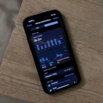 Biểu đồ thời gian sử dụng màn hình (Screen Time) trên iPhone 14 Pro Max, hiển thị thói quen sử dụng điện thoại của người dùng