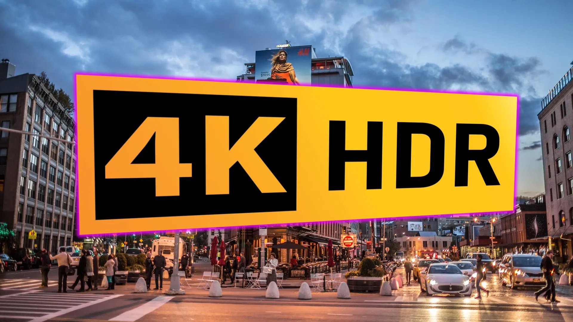 Biểu tượng 4K HDR trên cảnh đường phố minh họa chất lượng hình ảnh dải động cao