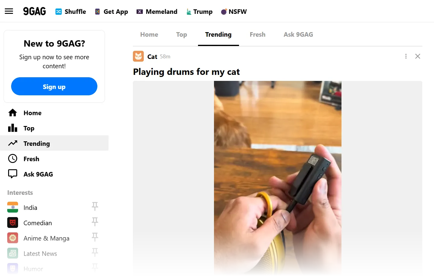 Biểu tượng 9Gag với hình ảnh khuôn mặt hài hước, đại diện cho trang web tổng hợp meme và video viral