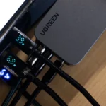 Bộ sạc tường USB-C Ugreen Nexode Pro 100W hiển thị công suất đầu ra, minh họa khả năng Power Delivery của USB-C.