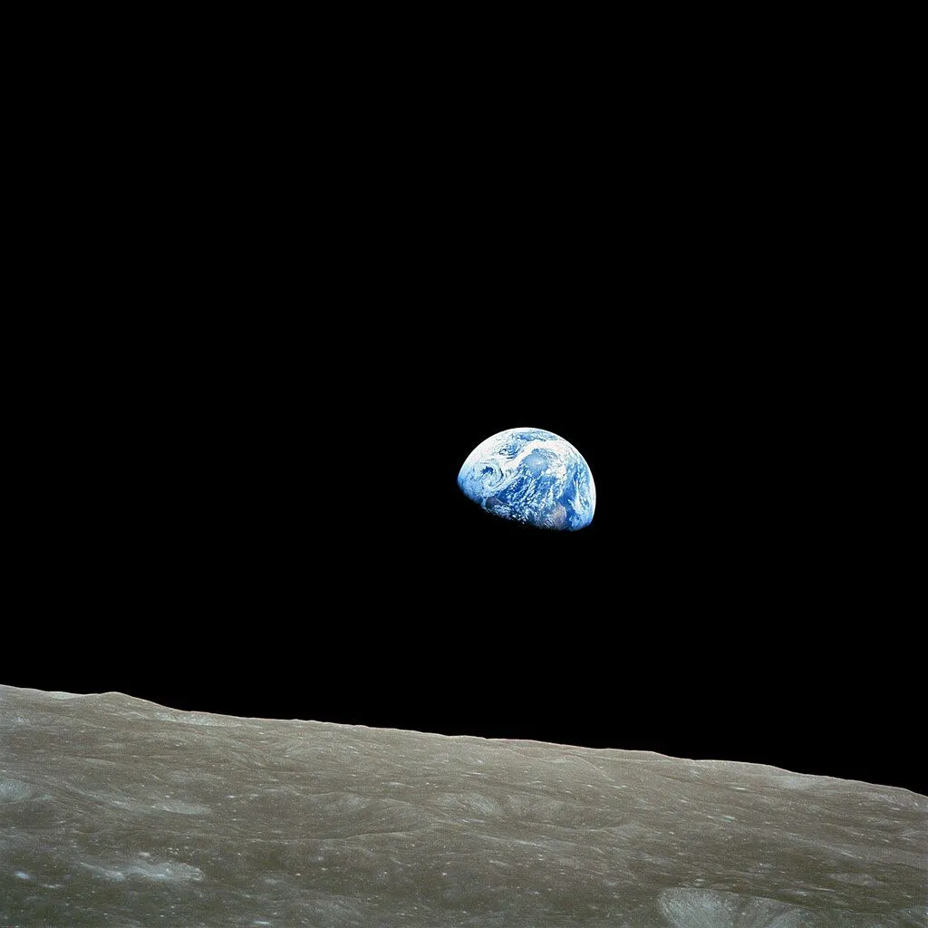 Bức ảnh &quot;Earthrise&quot; nổi tiếng của NASA, chụp Trái Đất mọc từ quỹ đạo Mặt Trăng