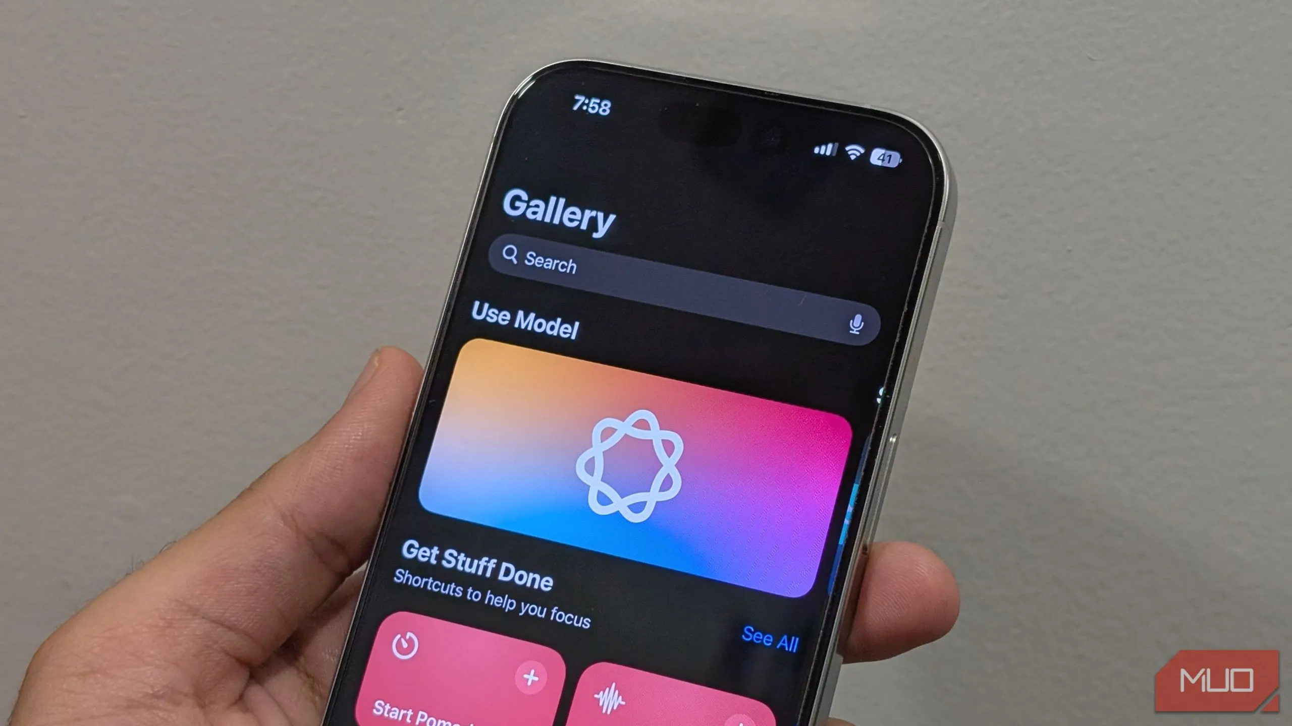 Các phím tắt AI mới tích hợp trí tuệ nhân tạo trên iOS 26