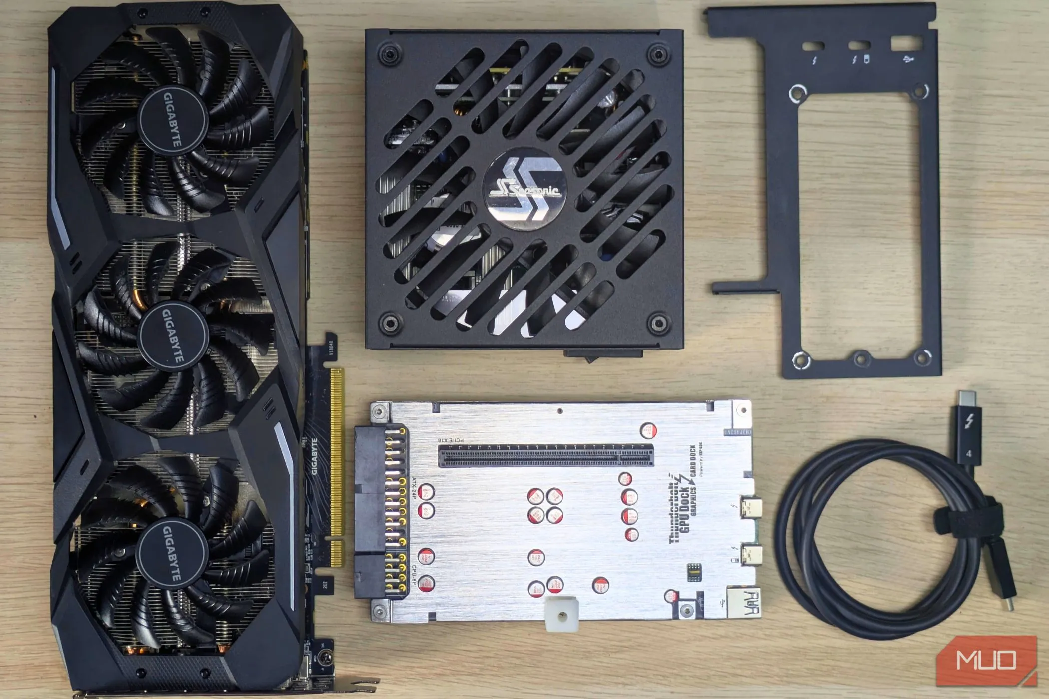 Các thành phần thiết yếu của hệ thống eGPU tự lắp ráp