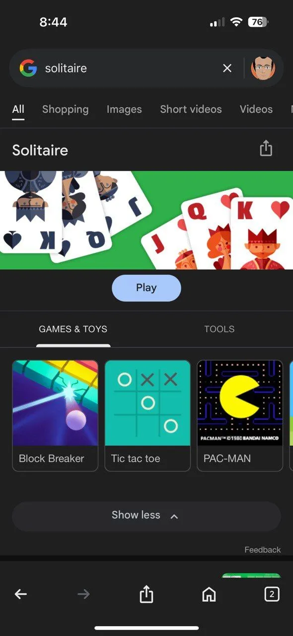 Các trò chơi giải trí và công cụ hữu ích có sẵn trực tiếp trong ứng dụng Google, như Tic-Tac-Toe hoặc Solitaire