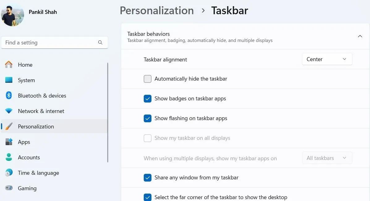 Cài đặt ẩn thanh tác vụ trên Windows 11