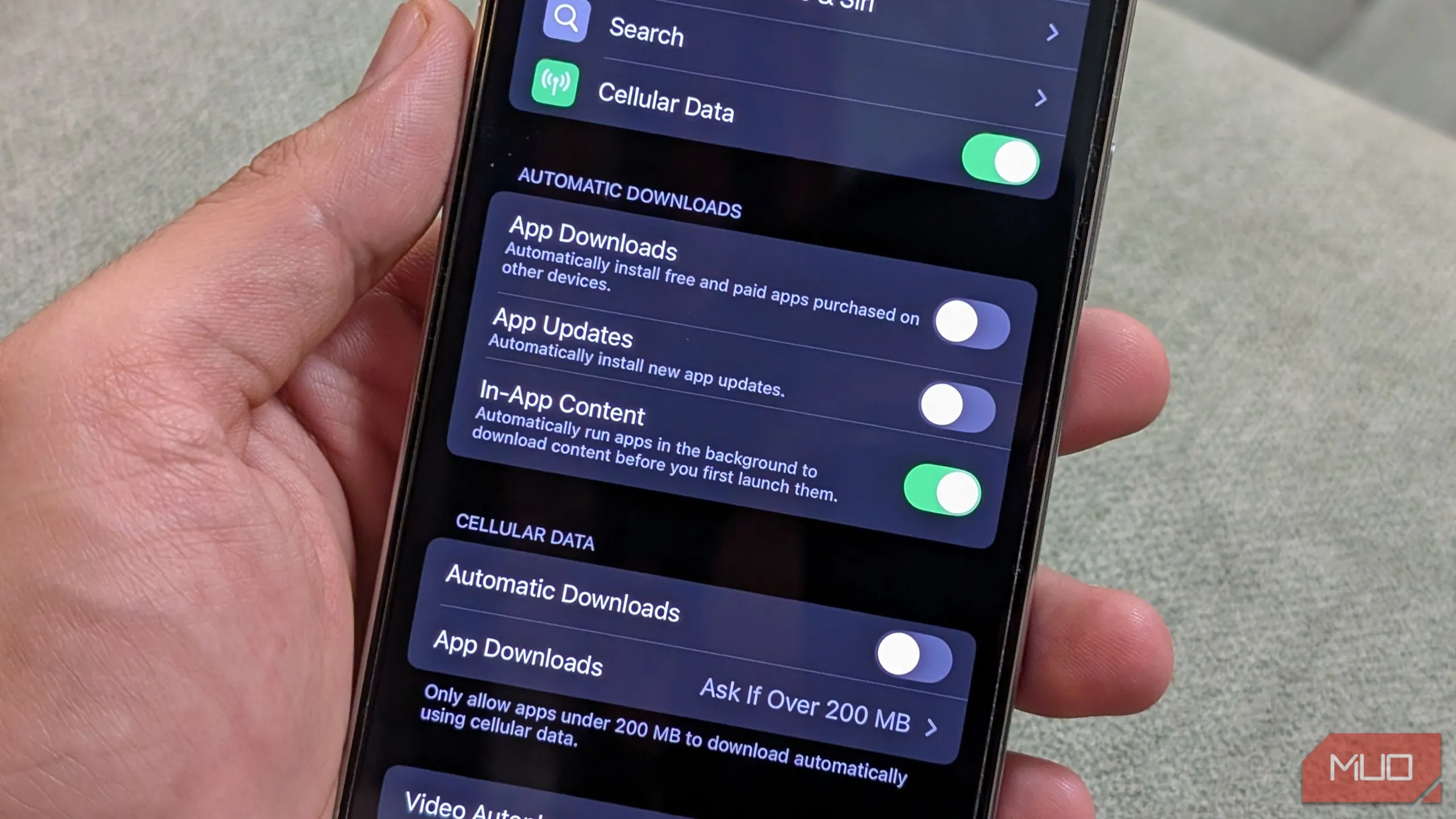 Cài đặt di động trong App Store trên iPhone giúp ngăn tải ứng dụng tự động qua 4G