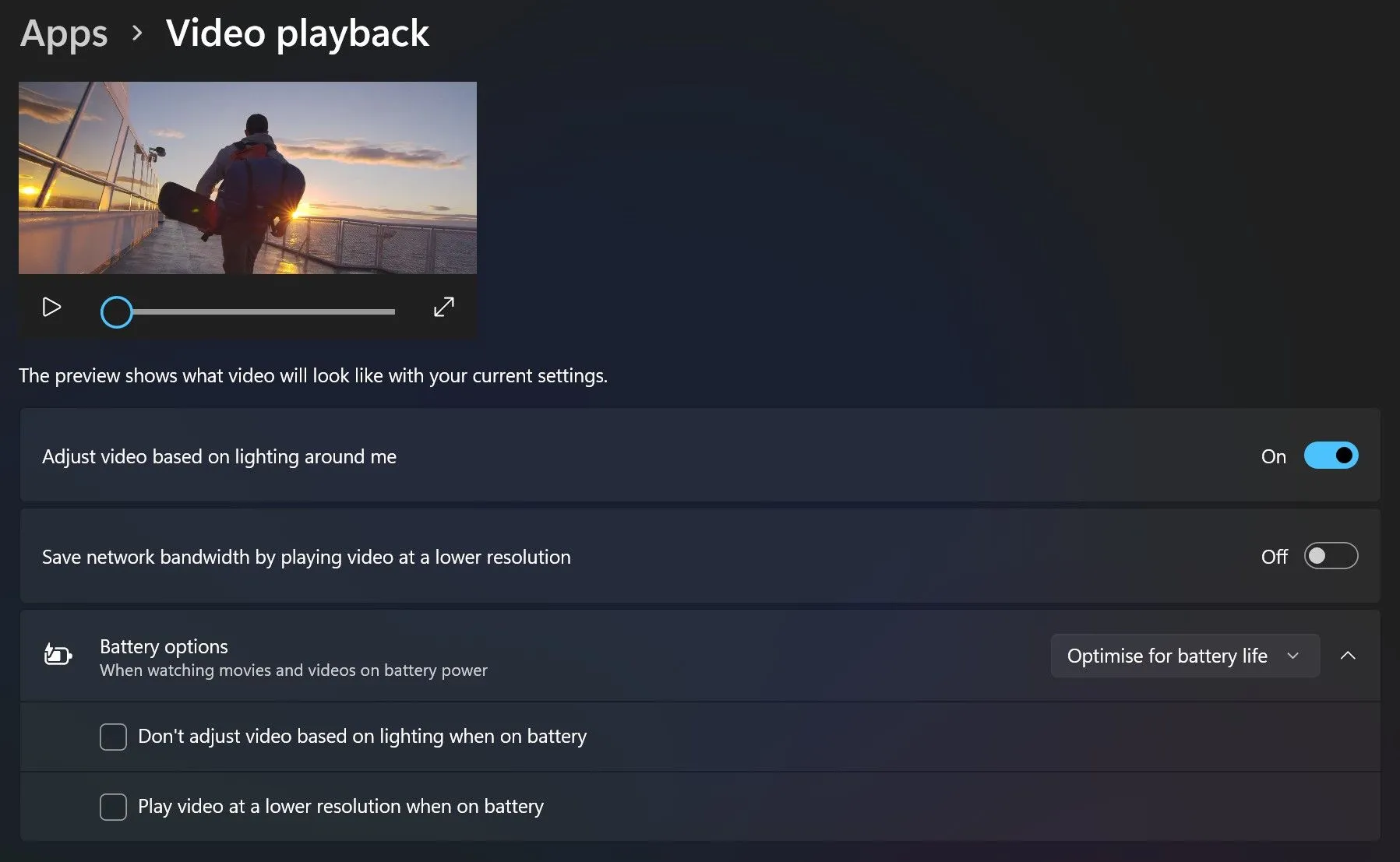 Cài đặt phát video trên Windows 11 với các tùy chọn điều chỉnh độ sáng và tiết kiệm băng thông