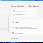 Cài đặt tùy chỉnh phím Copilot trên bàn phím trong ứng dụng Cài đặt của Windows 11, hiển thị tùy chọn 'Tùy chỉnh' để gán phím Copilot mở ứng dụng.