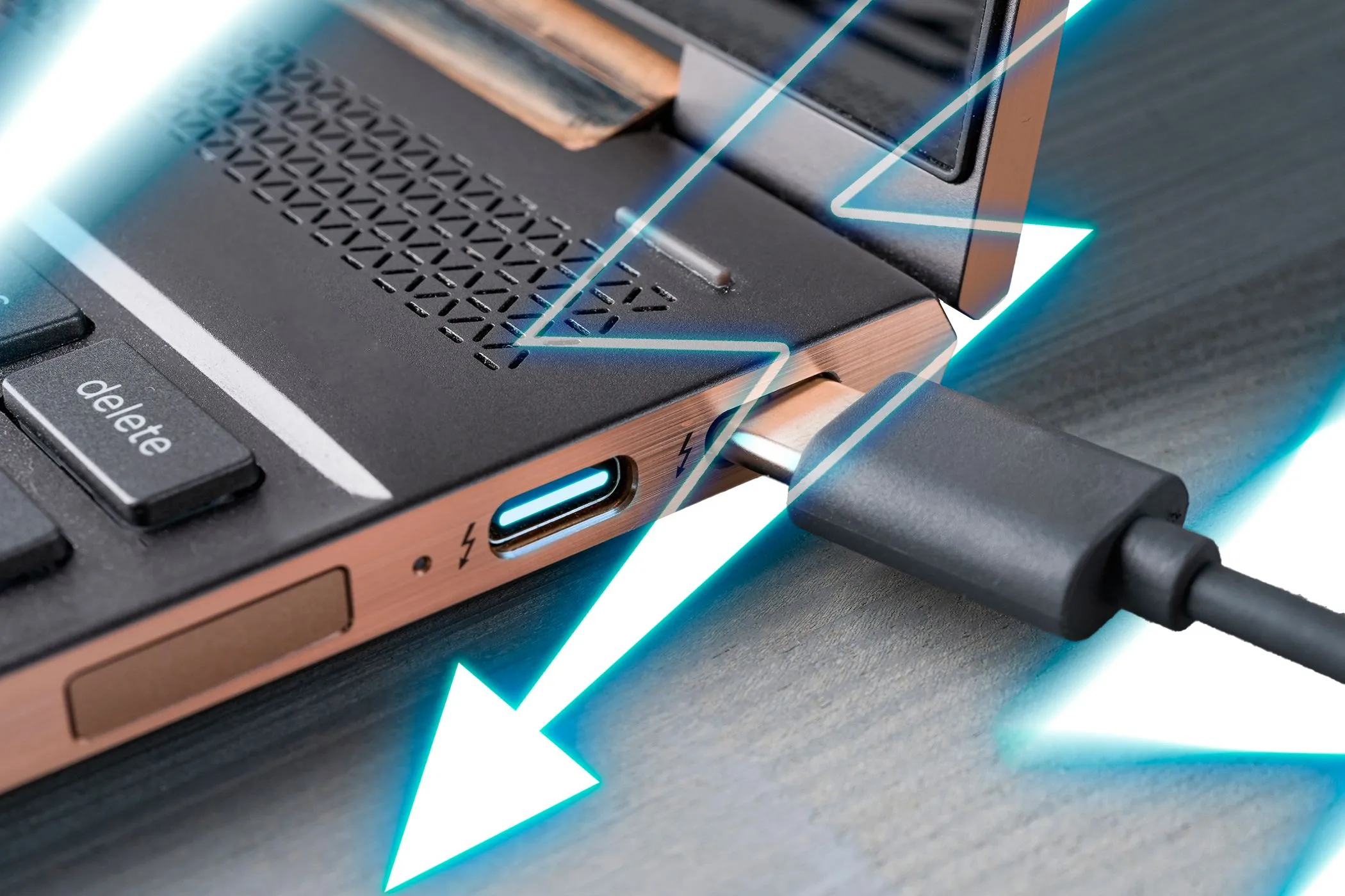 Cận cảnh cổng USB-C hỗ trợ Thunderbolt trên laptop