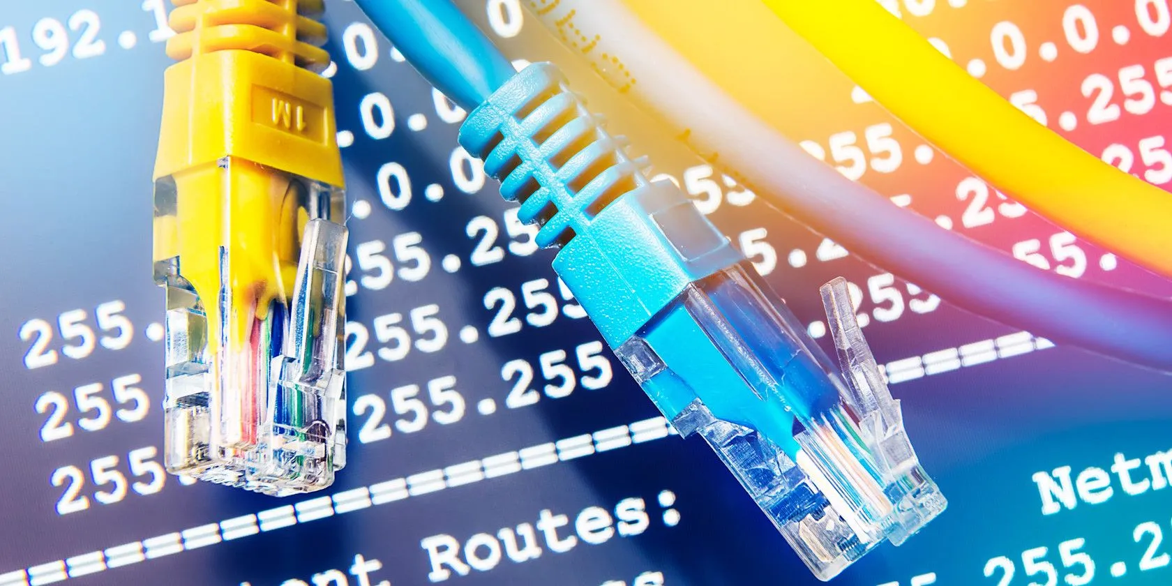 Cáp Ethernet và thông tin địa chỉ IP, minh họa cho kết nối mạng có dây ổn định.