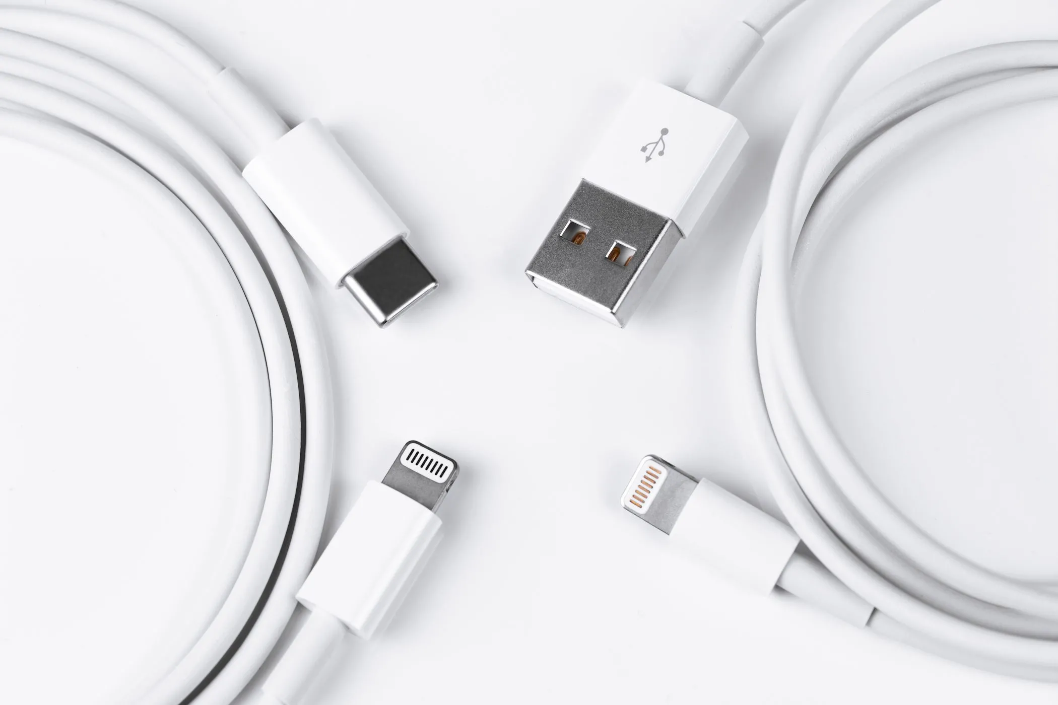 Cáp sạc Apple Lightning sang USB-C phổ biến hiện nay
