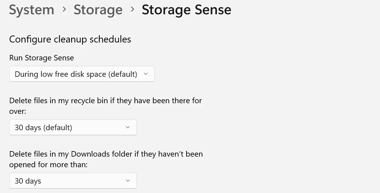 Cấu hình lịch dọn dẹp tự động cho tính năng Cảm biến Bộ nhớ (Storage Sense) trong ứng dụng Cài đặt trên Windows.