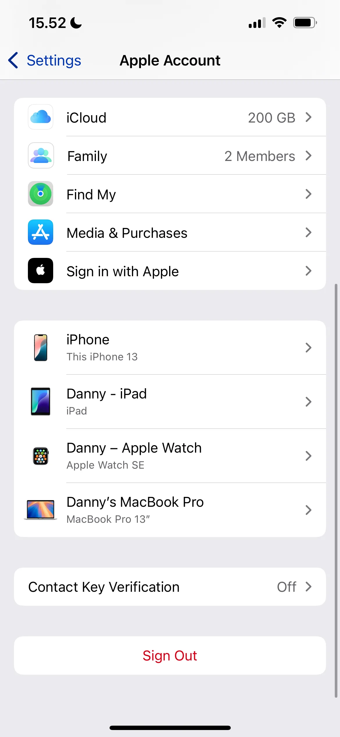 Chọn tab iCloud trong cài đặt tài khoản Apple trên iPhone