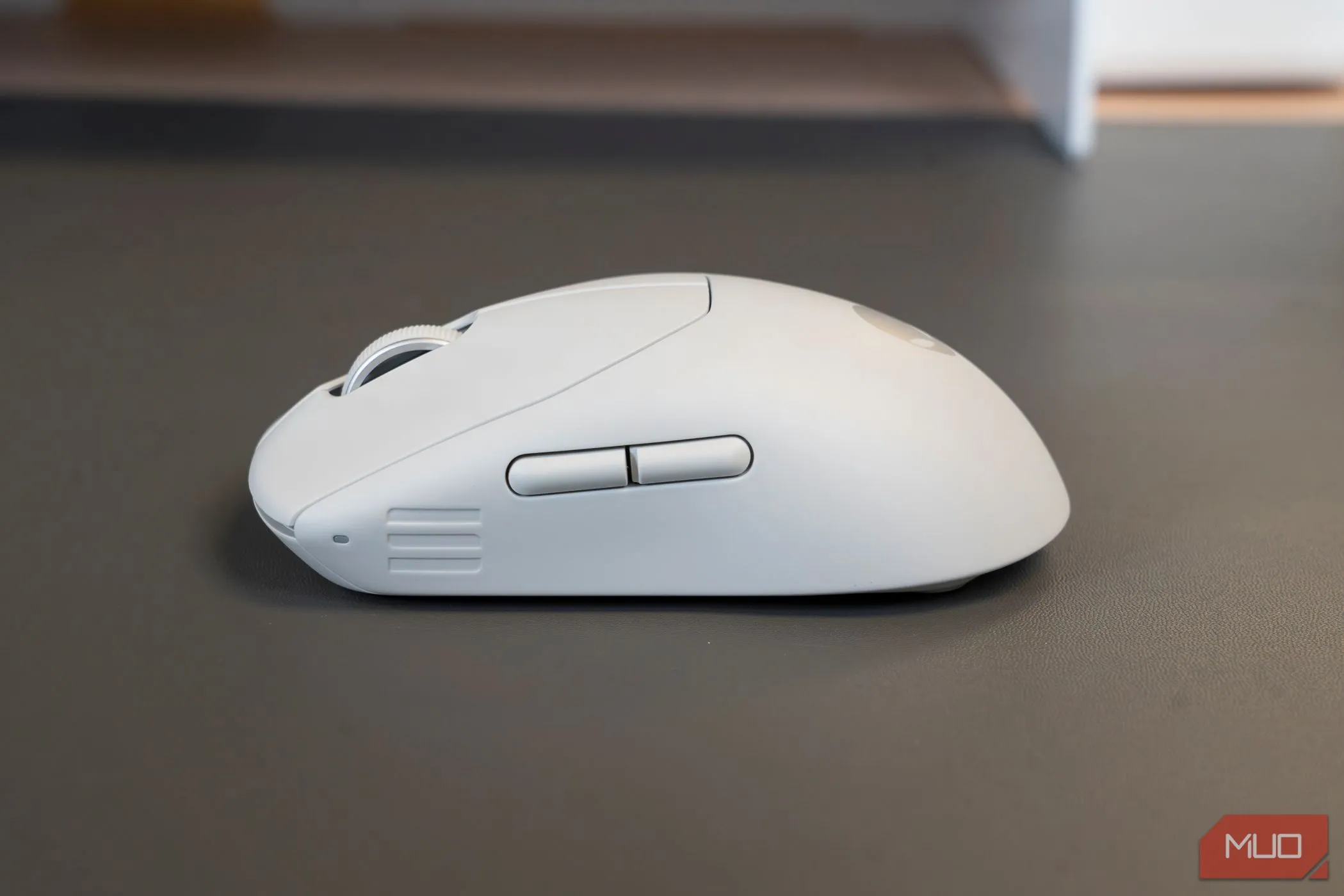 Chuột gaming không dây Alienware Pro màu đen