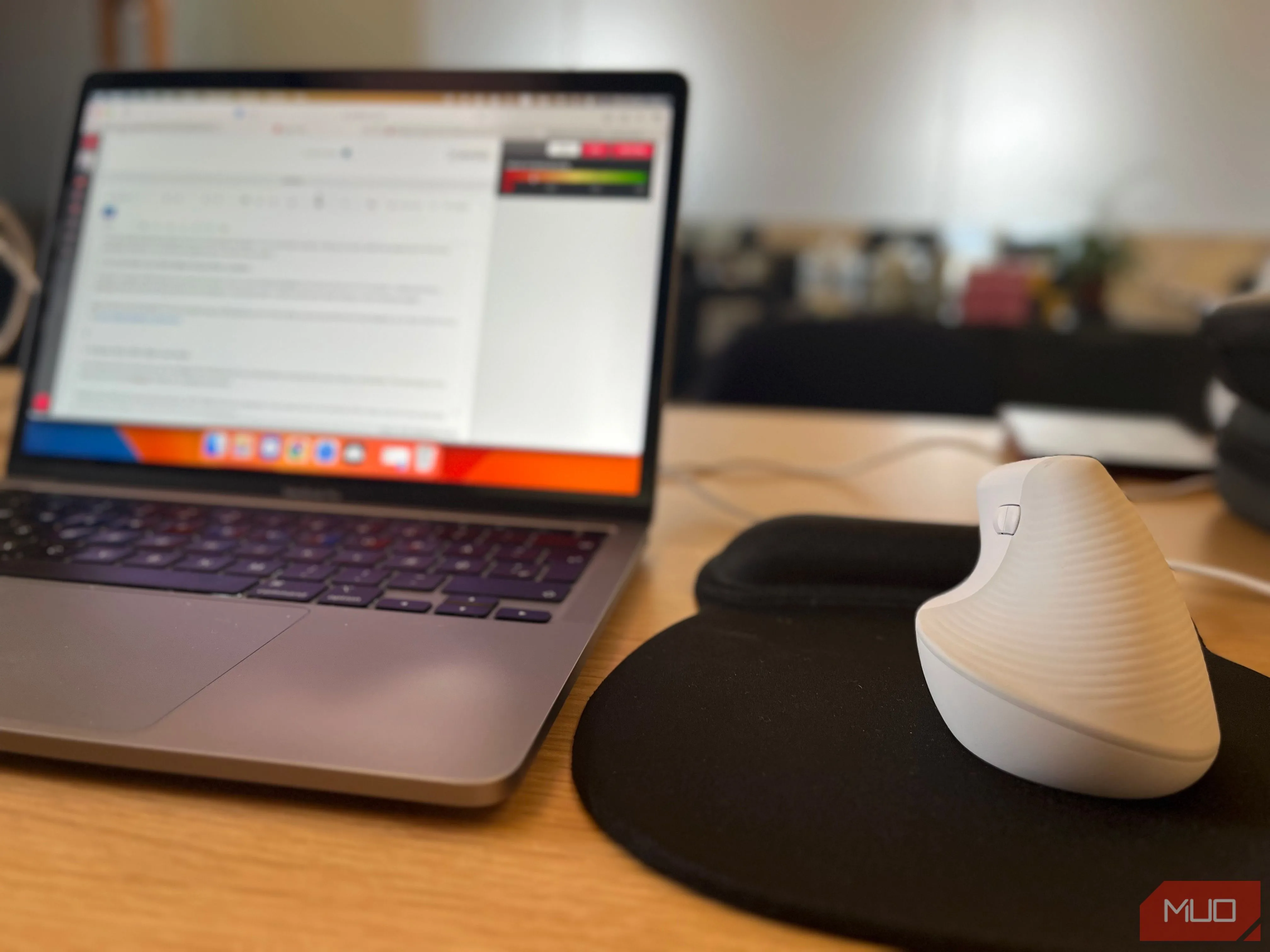 Chuột không dây tiện lợi trong không gian làm việc chung (coworking space)