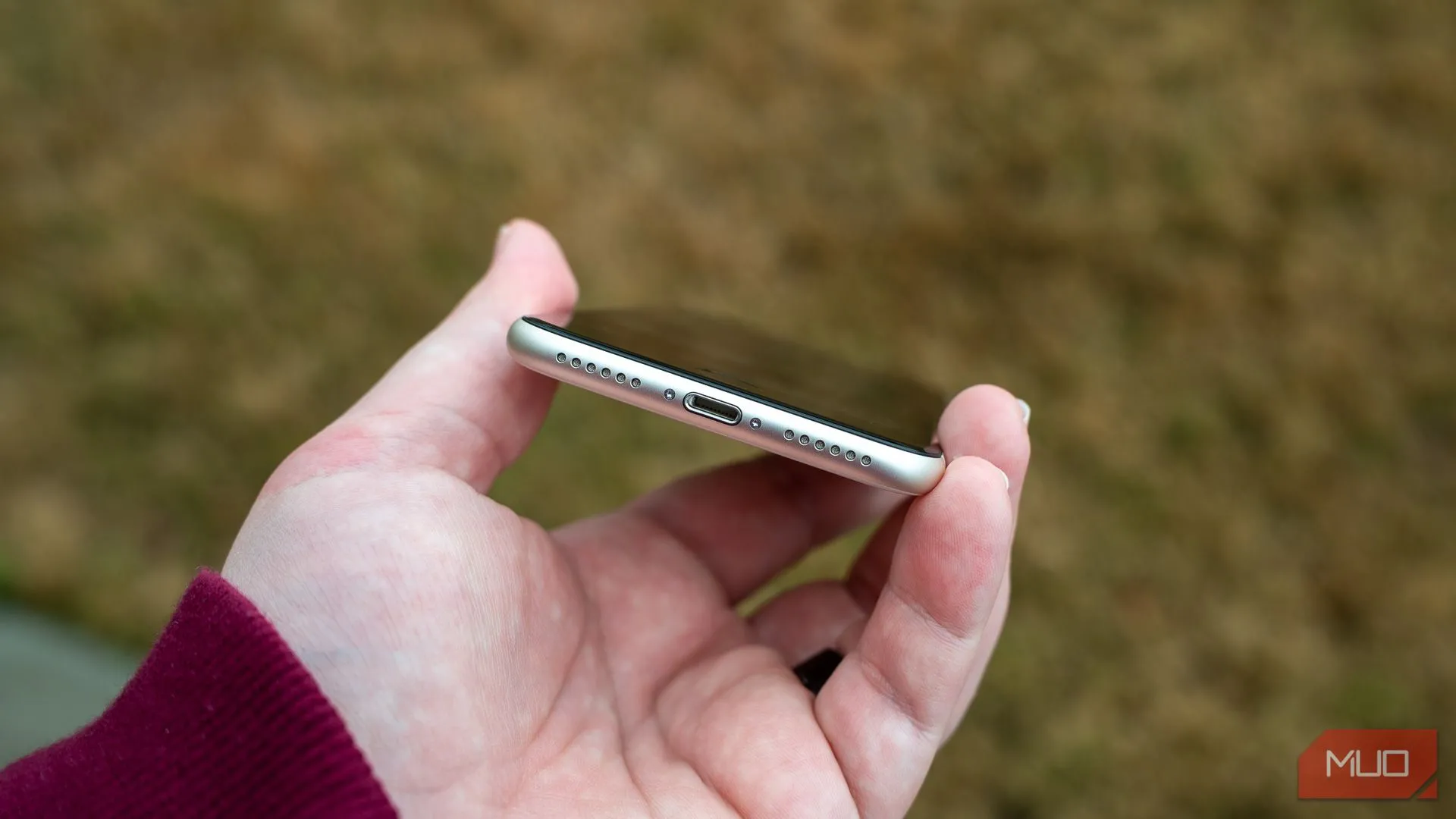 Cổng sạc Lightning trên iPhone SE 2022