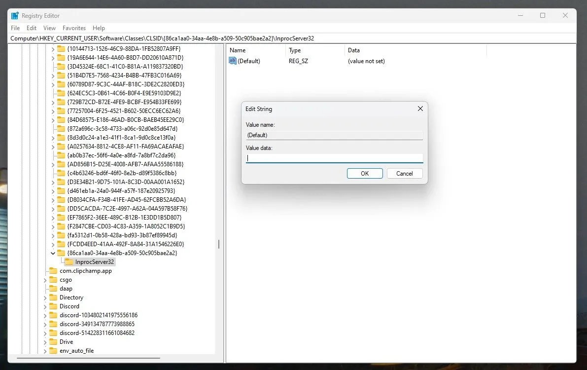 Cửa sổ chỉnh sửa giá trị mặc định (Default) cho khóa InprocServer32 trong Registry Editor Windows 11