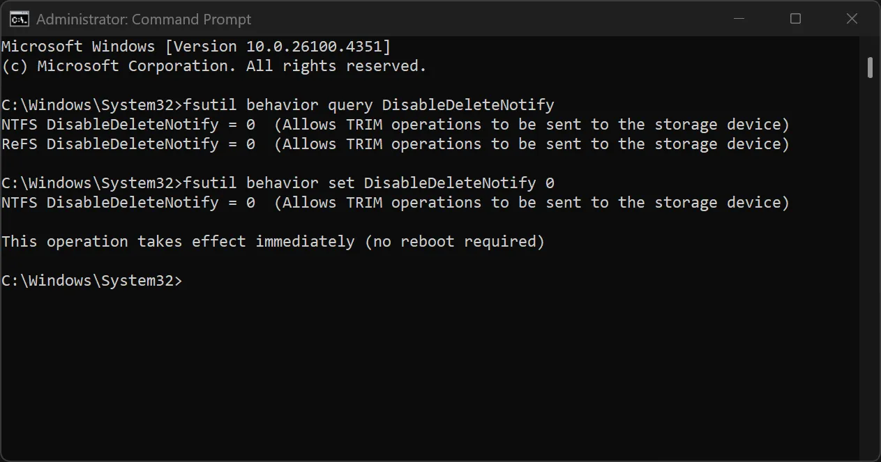 Cửa sổ Command Prompt chạy với quyền quản trị viên, hiển thị lệnh 'fsutil behavior query DisableDeleteNotify' được thực thi để kiểm tra trạng thái tính năng TRIM trên ổ cứng NVMe.
