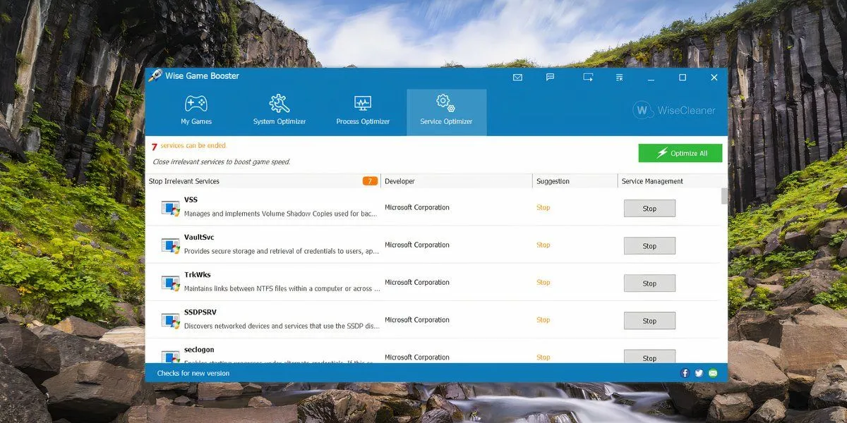 Cửa sổ Service Optimizer trong Wise Game Booster trên Windows 11, hiển thị danh sách các dịch vụ đang chạy và gợi ý tối ưu để giải phóng tài nguyên hệ thống cho game.