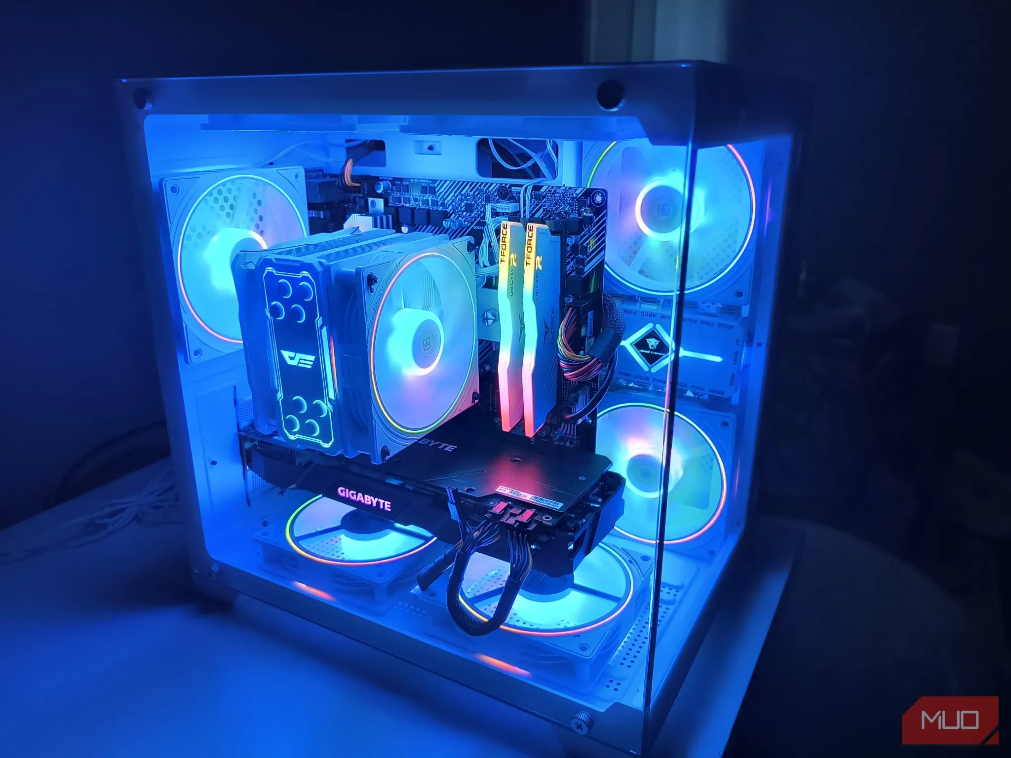 Dàn PC build tùy chỉnh hoàn chỉnh cho chỉnh sửa ảnh chuyên nghiệp