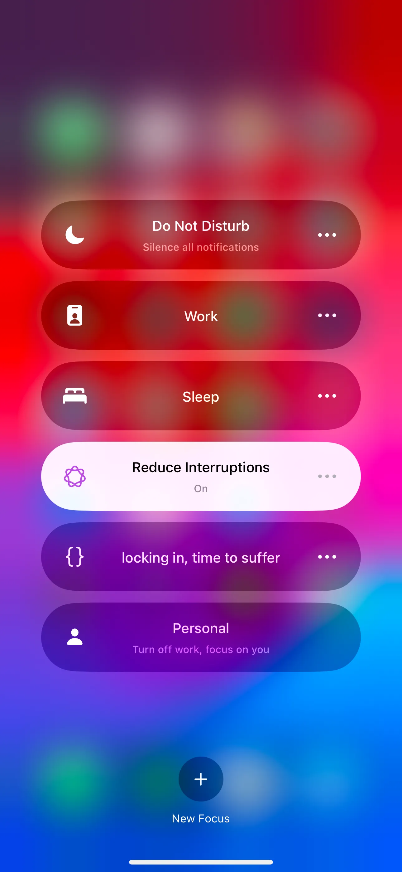 Danh sách các chế độ Tập trung trên iPhone, bao gồm tùy chọn &quot;Giảm Gián Đoạn&quot;.