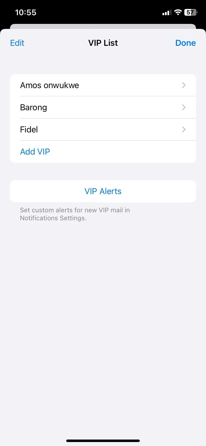 Danh sách các liên hệ VIP được thiết lập trong ứng dụng Apple Mail trên iPhone