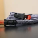 Dây cáp mạng Ethernet chất lượng cao cuộn tròn, tượng trưng cho kết nối ổn định và ít nhiễu hơn so với dây điện cũ trong nhà