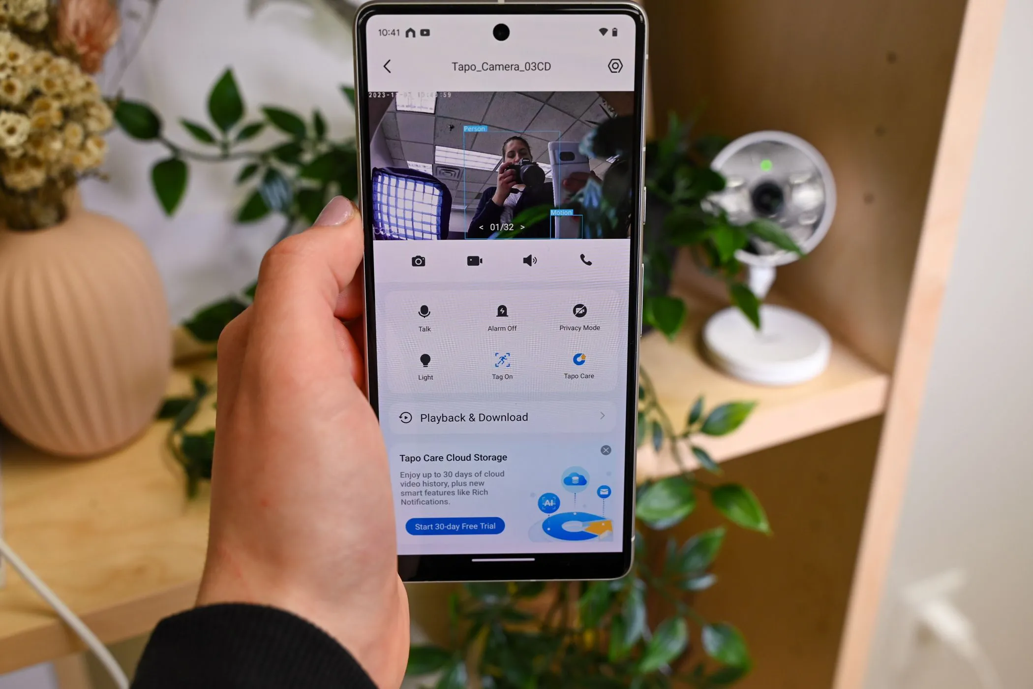 Điện thoại Android cũ hiển thị giao diện ứng dụng camera an ninh Tapo, tận dụng làm thiết bị giám sát tại nhà
