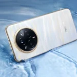 Điện thoại Realme 14 Pro Plus màu trắng mặt lưng đổi màu