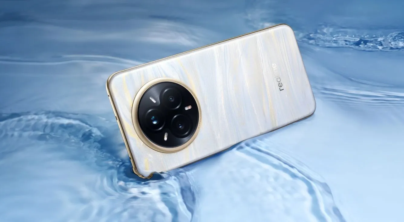 Điện thoại Realme 14 Pro Plus màu trắng mặt lưng đổi màu