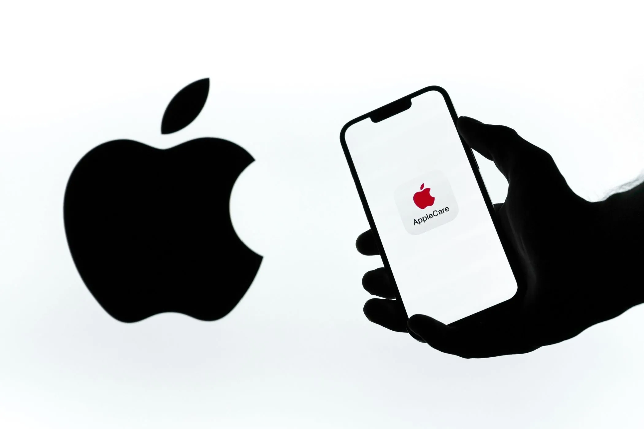 Điện thoại với logo AppleCare+ và logo Apple, biểu trưng cho dịch vụ bảo hành chính hãng