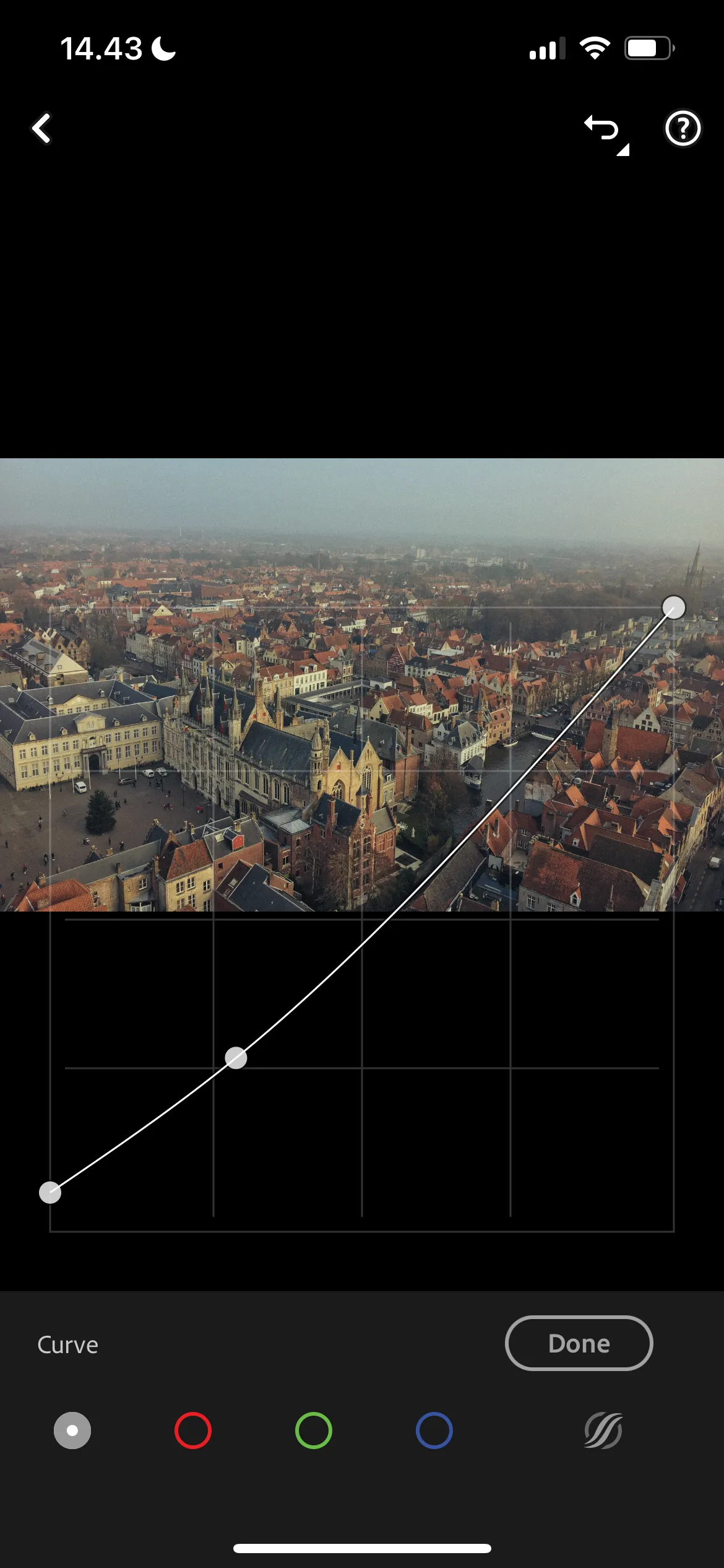 Điều chỉnh đường cong tông màu (Tone Curve) trong phần mềm Lightroom trên máy tính để tối ưu độ tương phản và ánh sáng