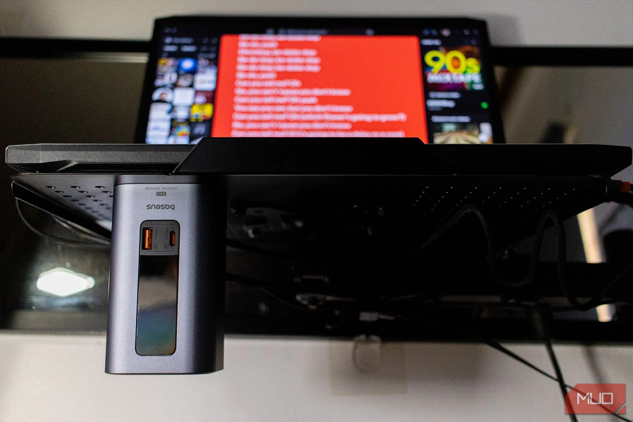 Docking Station Baseus Spacemate gắn nam châm chắc chắn dưới khay laptop để tiết kiệm không gian
