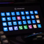 Elgato Stream Deck XL hiển thị các phím tắt với biểu tượng Zoom cho cuộc họp trực tuyến