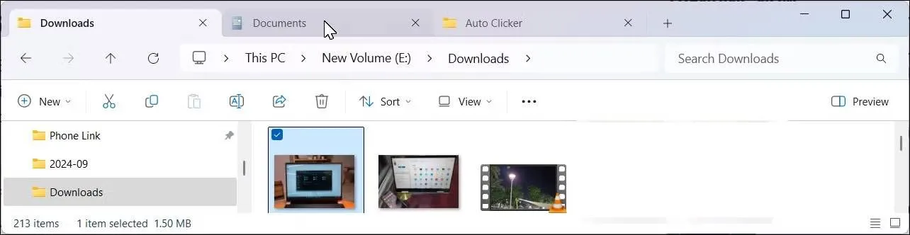 File Explorer Windows 11 với nhiều tab mở