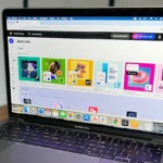 Giao diện Adobe Express trên MacBook với menu Add-ons được mở rộng