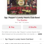 Giao diện album nhạc trên Apple Music hiển thị tùy chọn tạo đài phát thanh từ bài hát.