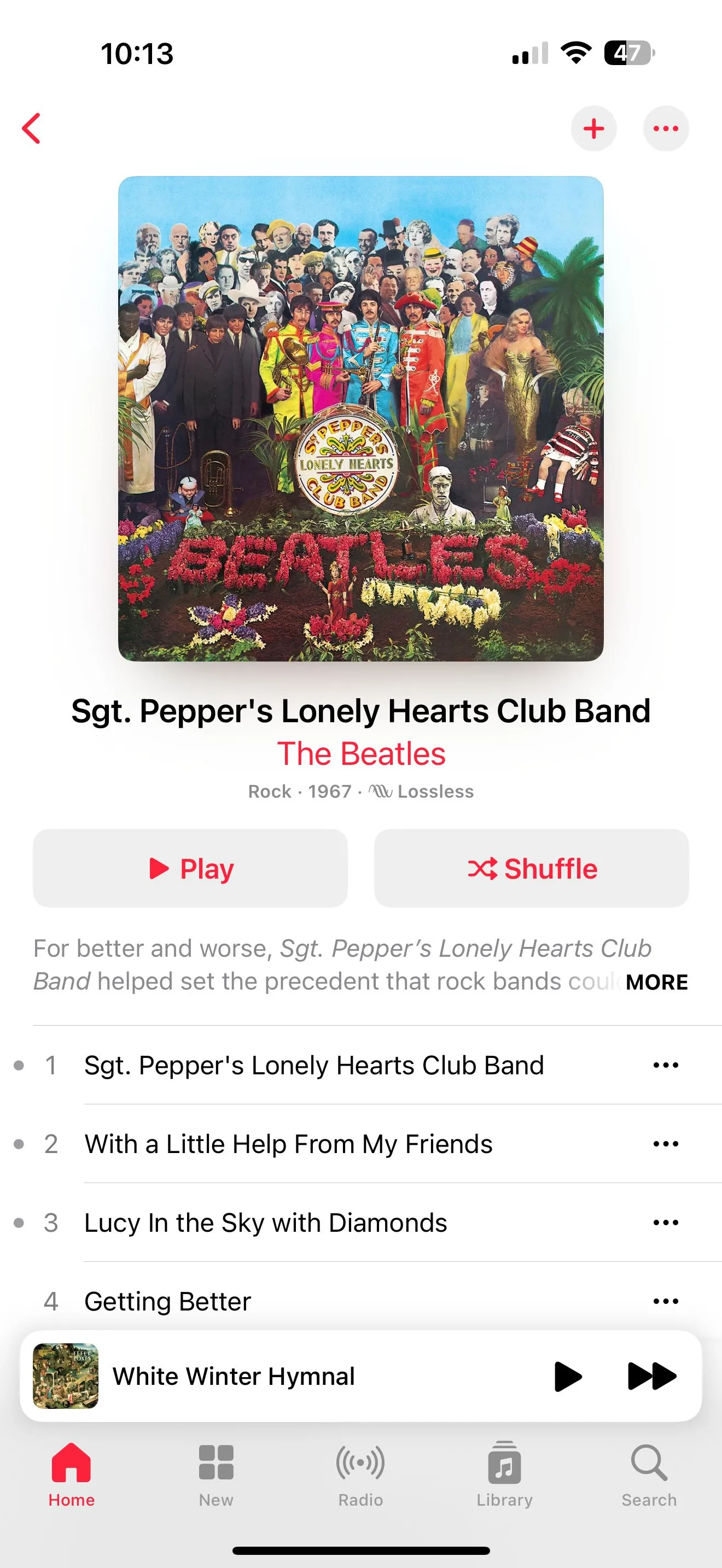 Giao diện album nhạc trên Apple Music hiển thị tùy chọn tạo đài phát thanh từ bài hát.