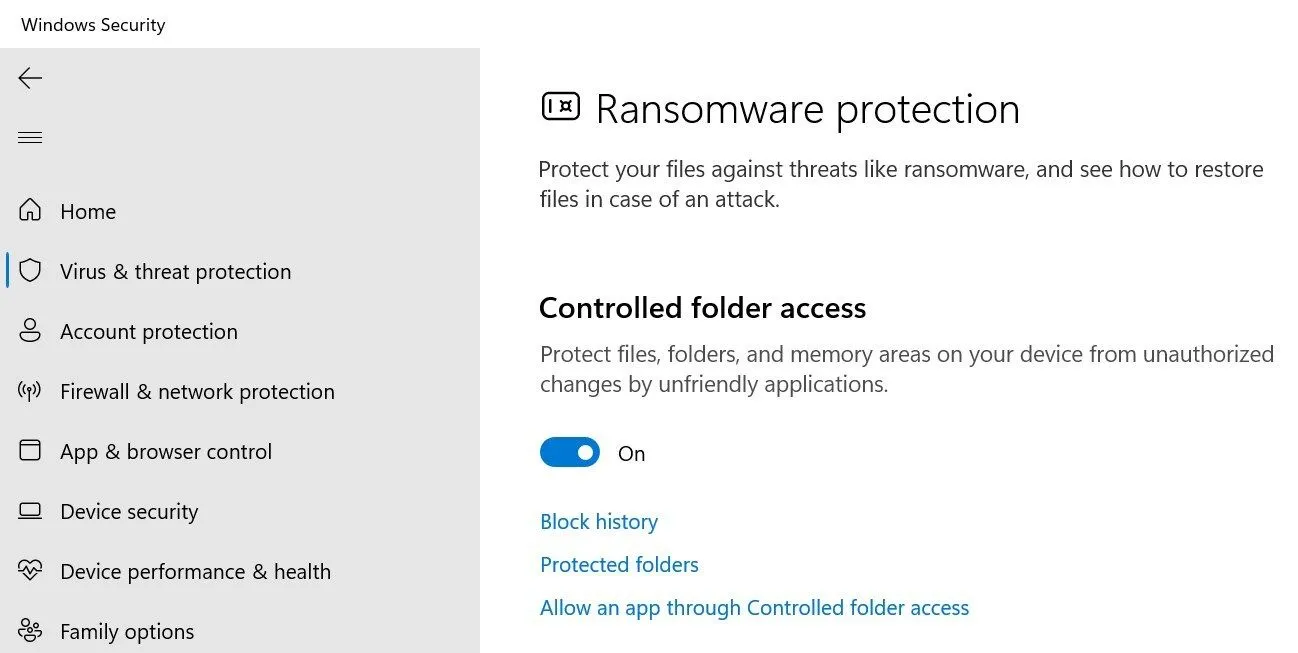 Giao diện cài đặt bật tính năng Controlled Folder Access trong Windows Security để chống ransomware