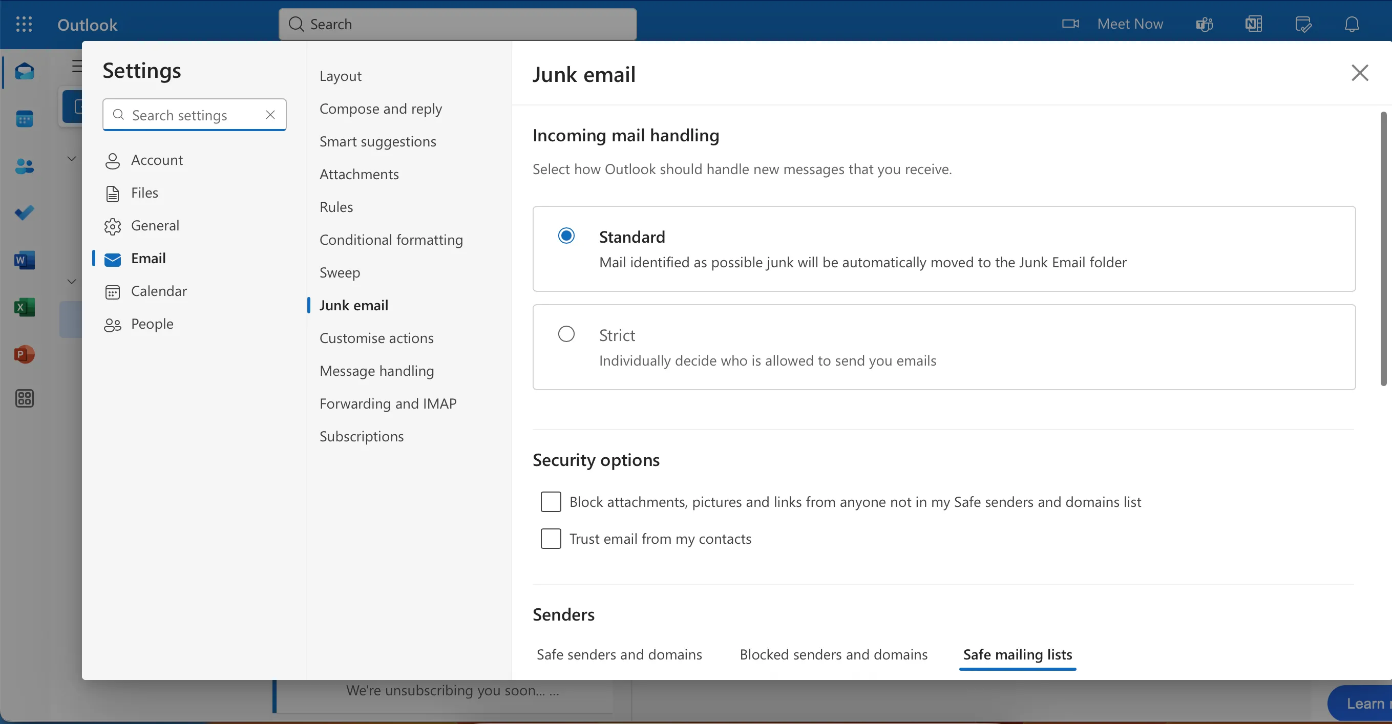 Giao diện cài đặt chế độ xử lý email nghiêm ngặt trong ứng dụng Outlook