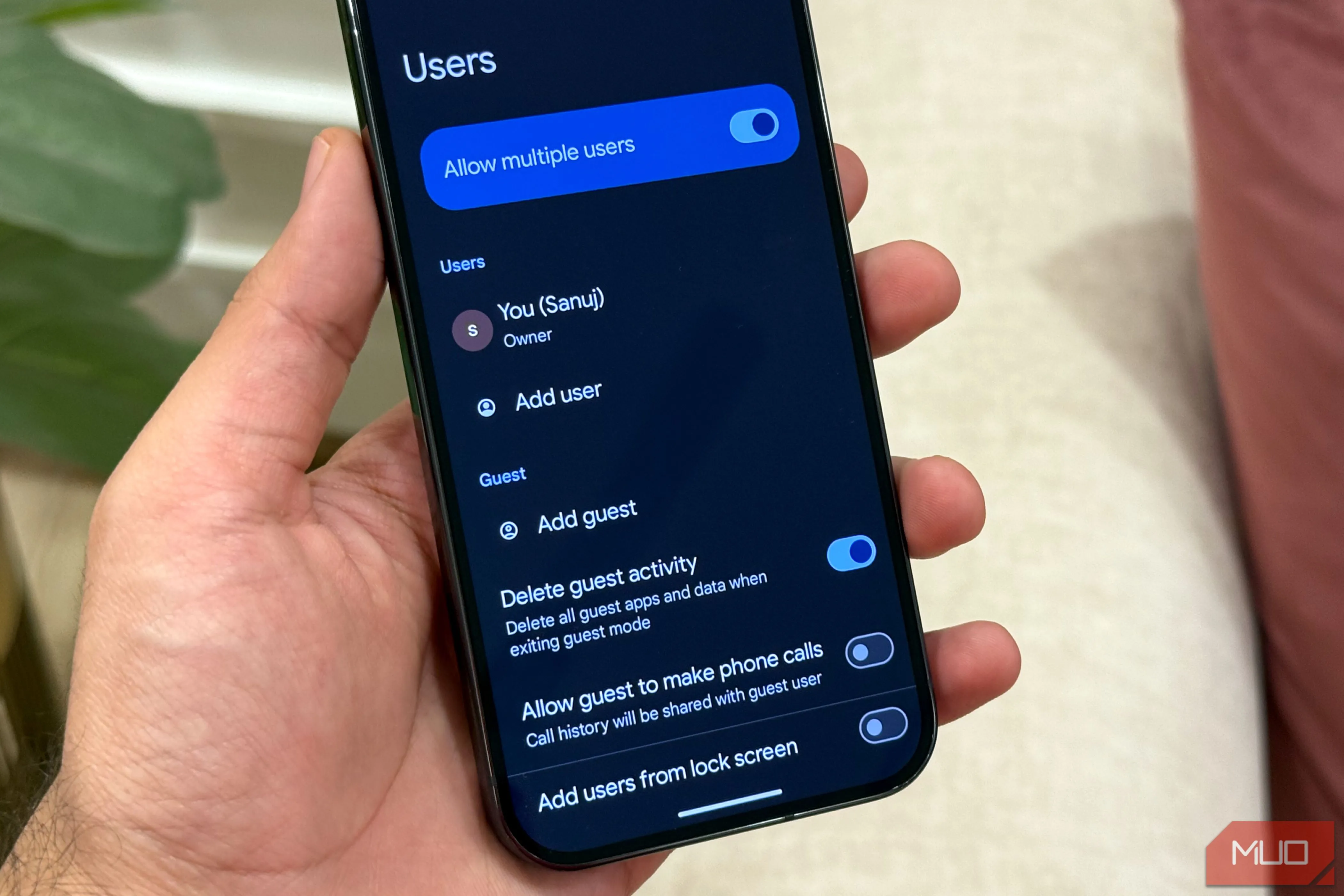Giao diện cài đặt nhiều hồ sơ người dùng trên Android, minh họa tính năng tạo tài khoản khách và tài khoản cá nhân riêng biệt để bảo mật dữ liệu.