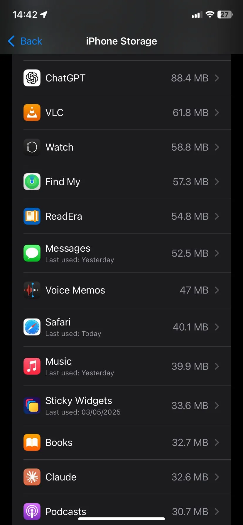 Giao diện cài đặt Safari trong ứng dụng Cài đặt iPhone, cho phép người dùng quản lý dữ liệu duyệt web và bảo mật.